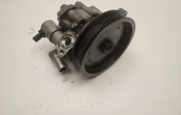 Mercedes-Benz C W204 Power steering pump A0054668201