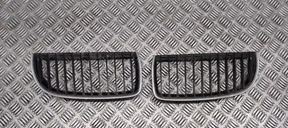 BMW 3 E90 E91 Front bumper upper radiator grill 7120008