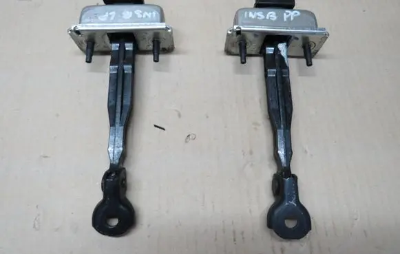 Opel Insignia B Front door check strap stopper 39089087
