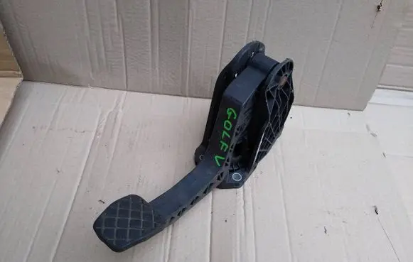 Volkswagen Golf V Clutch pedal 1K1721059AE