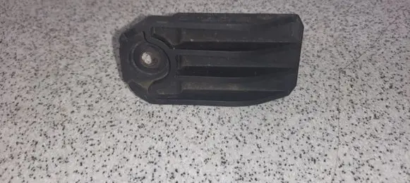 Radiator mount bracket
