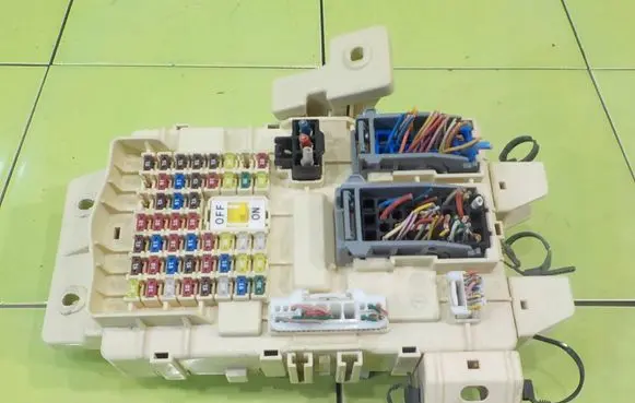 KIA Soul Fuse box set 91950B2560 BEZPIECZNIKOW