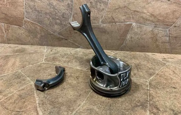 Mercedes-Benz CLA C117 X117 W117 Piston with connecting rod A2701917
