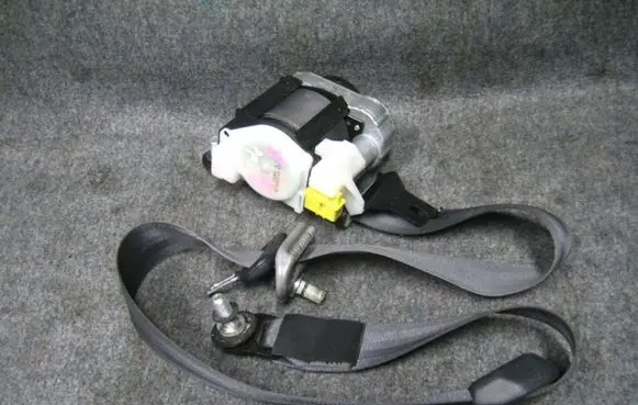 Honda CR-V Front seatbelt