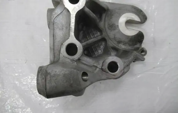 Peugeot 5008 Engine mounting bracket 9682417480