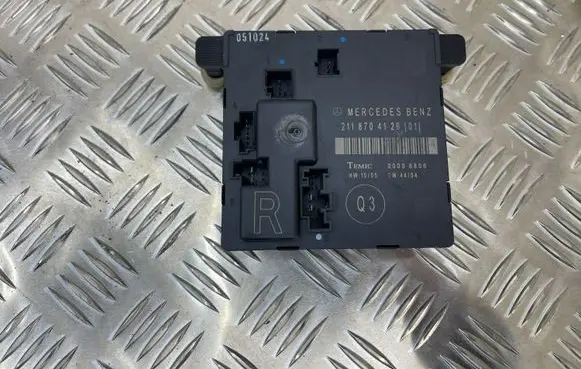 Mercedes-Benz E W211 Door control unit/module 2118704126