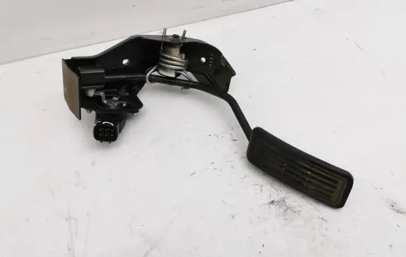 Toyota Avensis T250 Accelerator throttle pedal