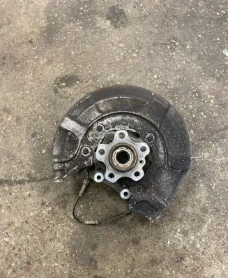 BMW 7 G11 G12 Rear wheel hub 6865661
