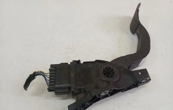 Ford S-MAX Clutch pedal 6G929F836KD