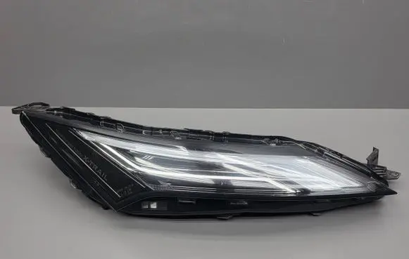 Nissan X-Trail T33 Headlight/headlamp 21023791