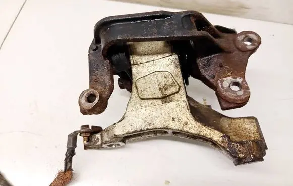 Honda Accord Engine mount bracket 