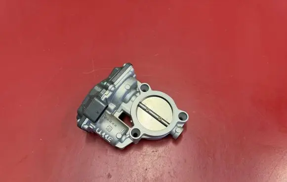 BMW X1 U11 Throttle valve 7618838 13547618838