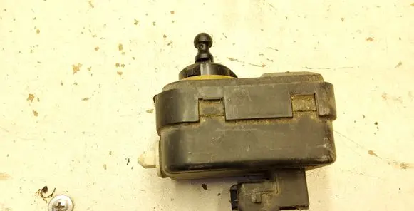 Toyota Yaris Headlight level adjustment motor 