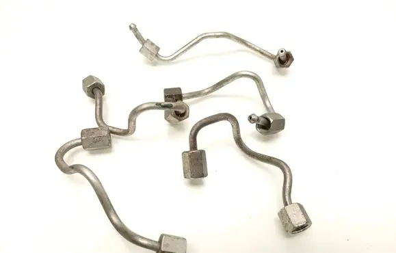 Toyota Yaris Fuel injector supply line/pipe 