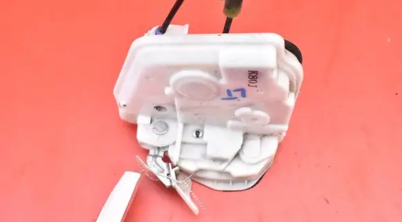 Mazda 3 II Rear door lock