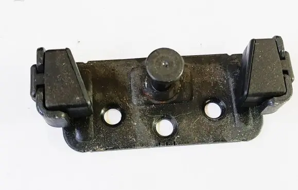 BMW 1 E82 E88 Loading door lock loop/hook striker 7078167