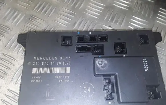 Mercedes-Benz E W211 Door control unit/module 2118701126 211870112607 00401599