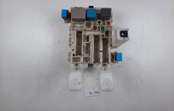 Toyota Prius (XW20) Fuse module 8273047290