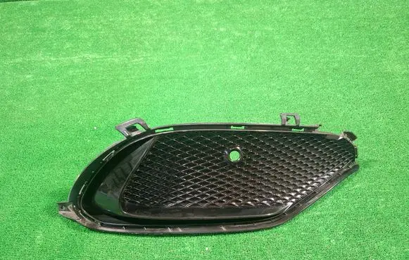 Mercedes-Benz A W176 Front bumper lower grill A1768852800