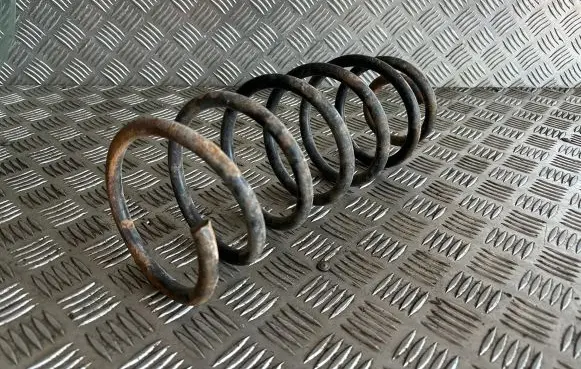Volkswagen PASSAT B4 Front coil spring