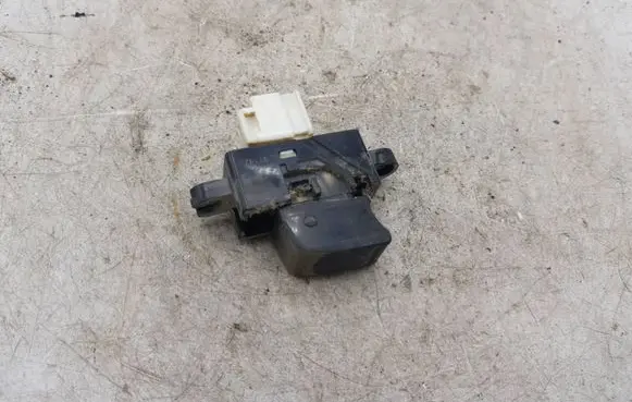 Nissan X-Trail T30 Electric window control switch 3Y142