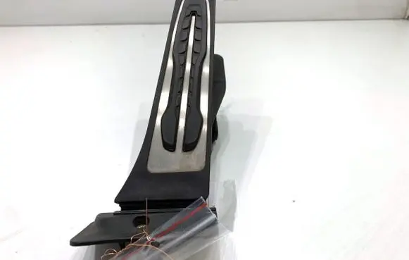 BMW 5 G30 G31 G38 Accelerator throttle pedal 6889824