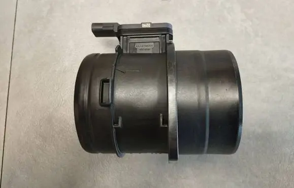 Volkswagen Tiguan Mass air flow meter 05L906461G