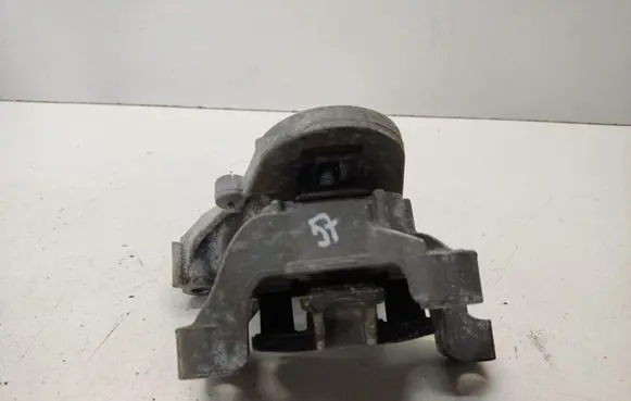 Engine mount bracket