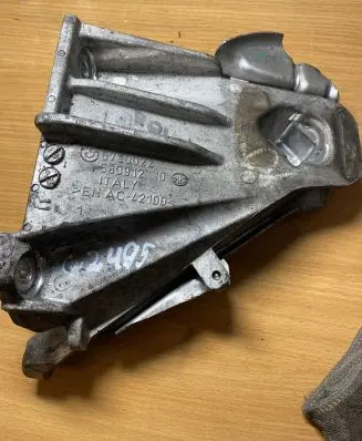 BMW X5 E70 Engine mounting bracket 6790022 C2495