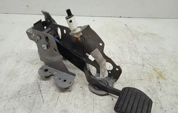 Renault Scenic III - Grand scenic III Brake pedal 465010016R