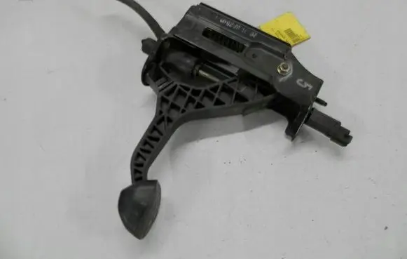 Skoda Octavia Mk1 (1U) Clutch pedal 1J1721321