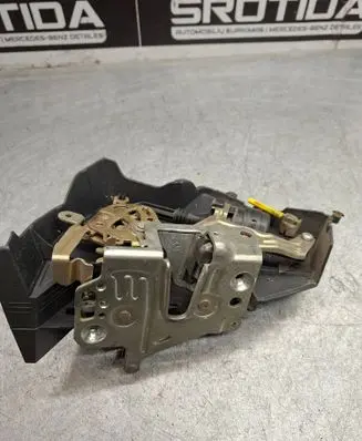 Mercedes-Benz E W210 Rear door lock 2027300535
