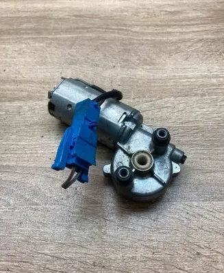 Opel Omega B1 Seat adjustment motor 404152 414805