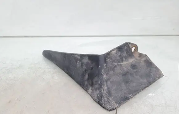 Toyota Avensis T270 Front mudguard 