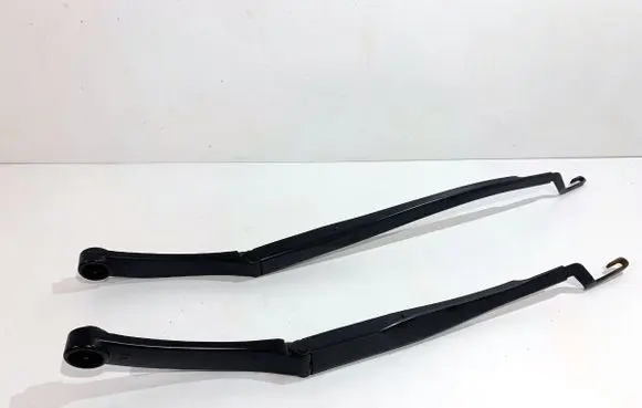 Hyundai Santa Fe Front wiper blade arm 