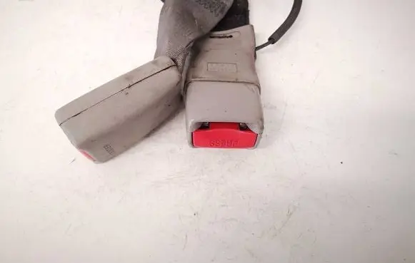 Honda Insight Middle seatbelt buckle (rear)