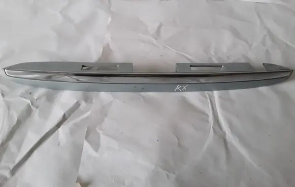 Lexus RX 300 Trunk door license plate light bar 7680148040 7680148050