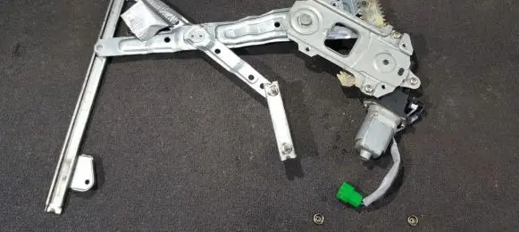 Subaru Impreza I Sliding door window regulator with motor FAO12E