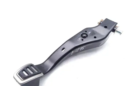 Volkswagen Polo VI Brake pedal 13047291