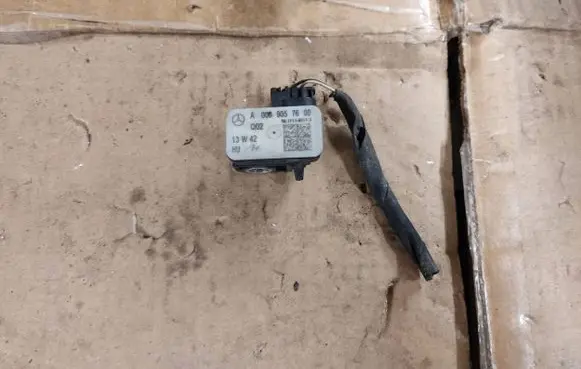 Mercedes-Benz GLE (W166 - C292) Airbag deployment crash/impact sensor A0009057600 10171103113