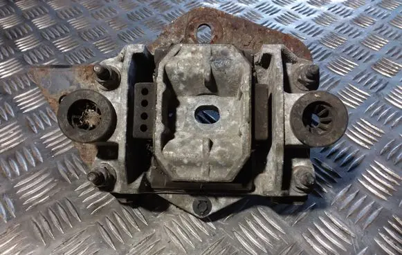 Ford Mondeo Mk III Engine mount bracket 1S717M123BC 05702