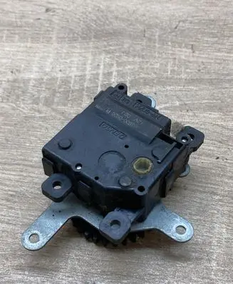 Toyota Verso Air flap motor/actuator 0638000920