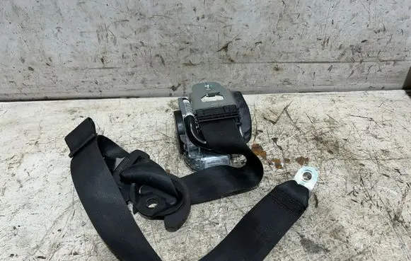 Volkswagen Golf V Front seatbelt 1K4857706BE