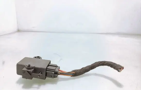 Volkswagen Touareg I Seat heating relay 1K0959772