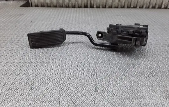 Nissan Primera Accelerator throttle pedal 18002AU400