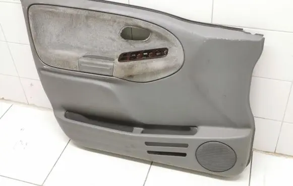 Suzuki Grand Vitara I Front door card panel trim 8372165D 8372365D00