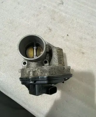 Ford Focus Throttle valve VR2S6U9E927FC