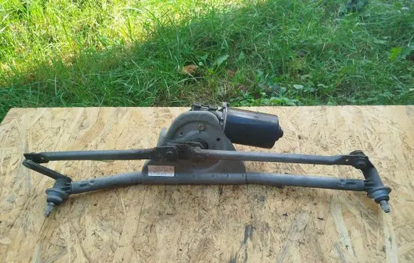 BMW 3 E36 Front wiper linkage and motor 67638363512 8363512 0390241349