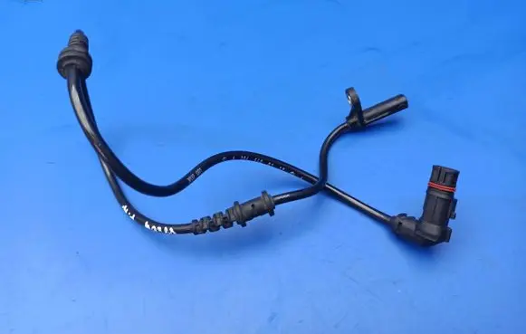 Mercedes-Benz C W204 ABS brake wheel speed sensor A2045400117 A0015429118