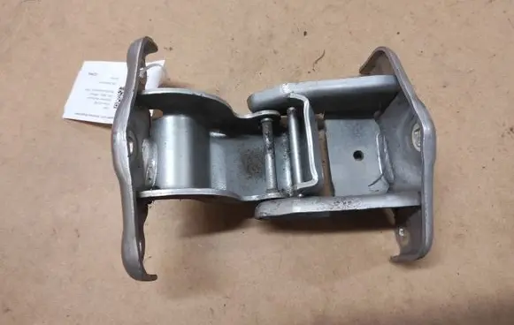 Opel Vivaro Loading door lower hinge 527428